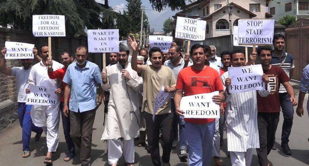 GoI, its local collaborators in Kashmir carrying out genocide of Kashmiri: Mirwaiz